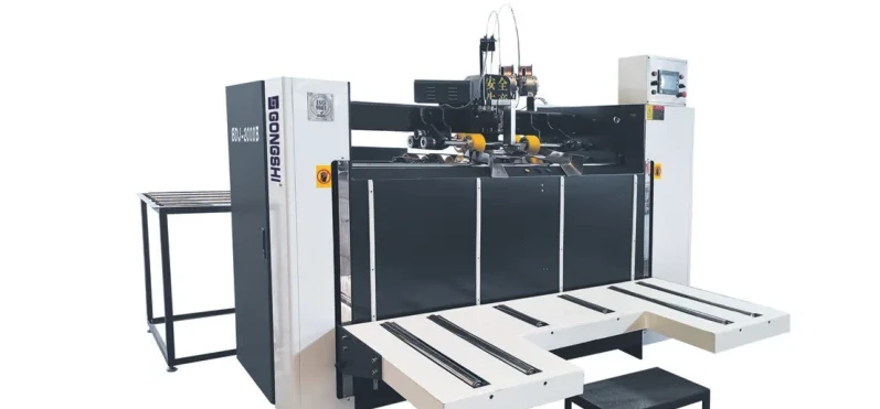 Single-piece box stitcher